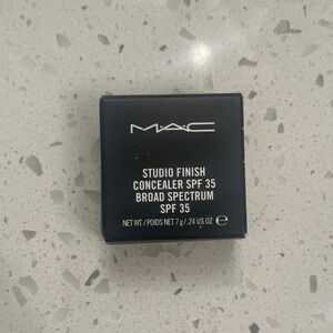 MAC Studio Finish Concealer NW10 SPF 35 -
